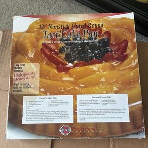 12” Nonstick Fluted Round Tart-Cake Pan. Brand new